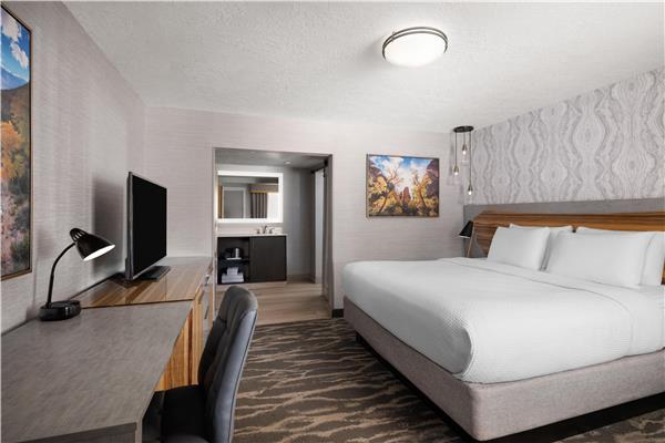 1 King Bed, Non-Smoking, High Speed Internet Access, 50 Inch Flat Screen Television, Microwave And Refrigerator, Coffee Maker, Hairdryer, Full Breakfast