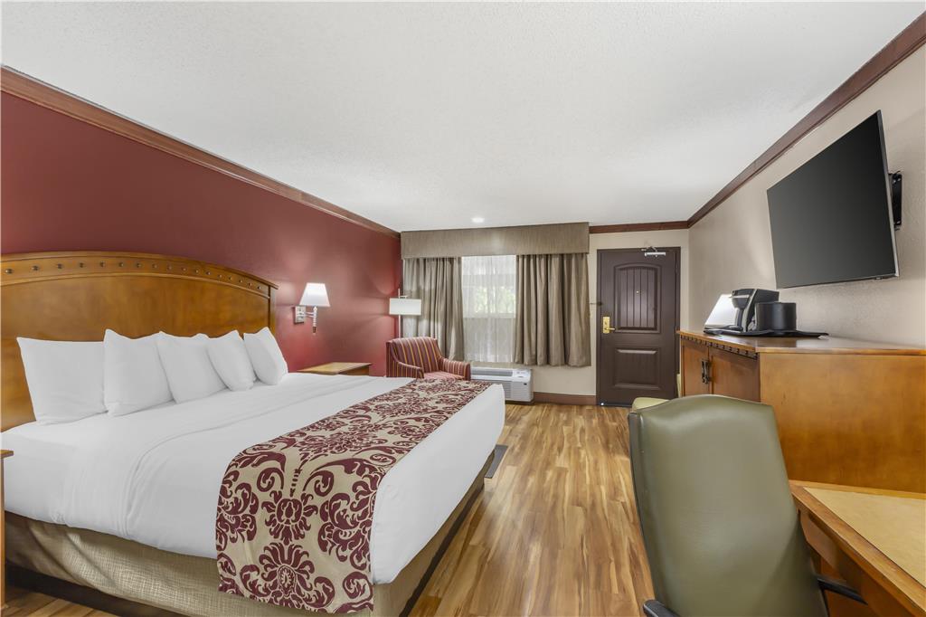 Best Western Plus Greenwell Inn-guestroom-Guest Room,On-Site.jpg