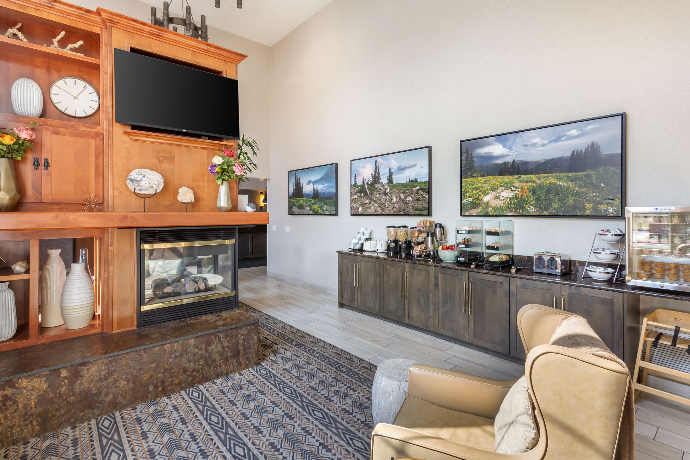 Lobby | BEST WESTERN Holiday Hills