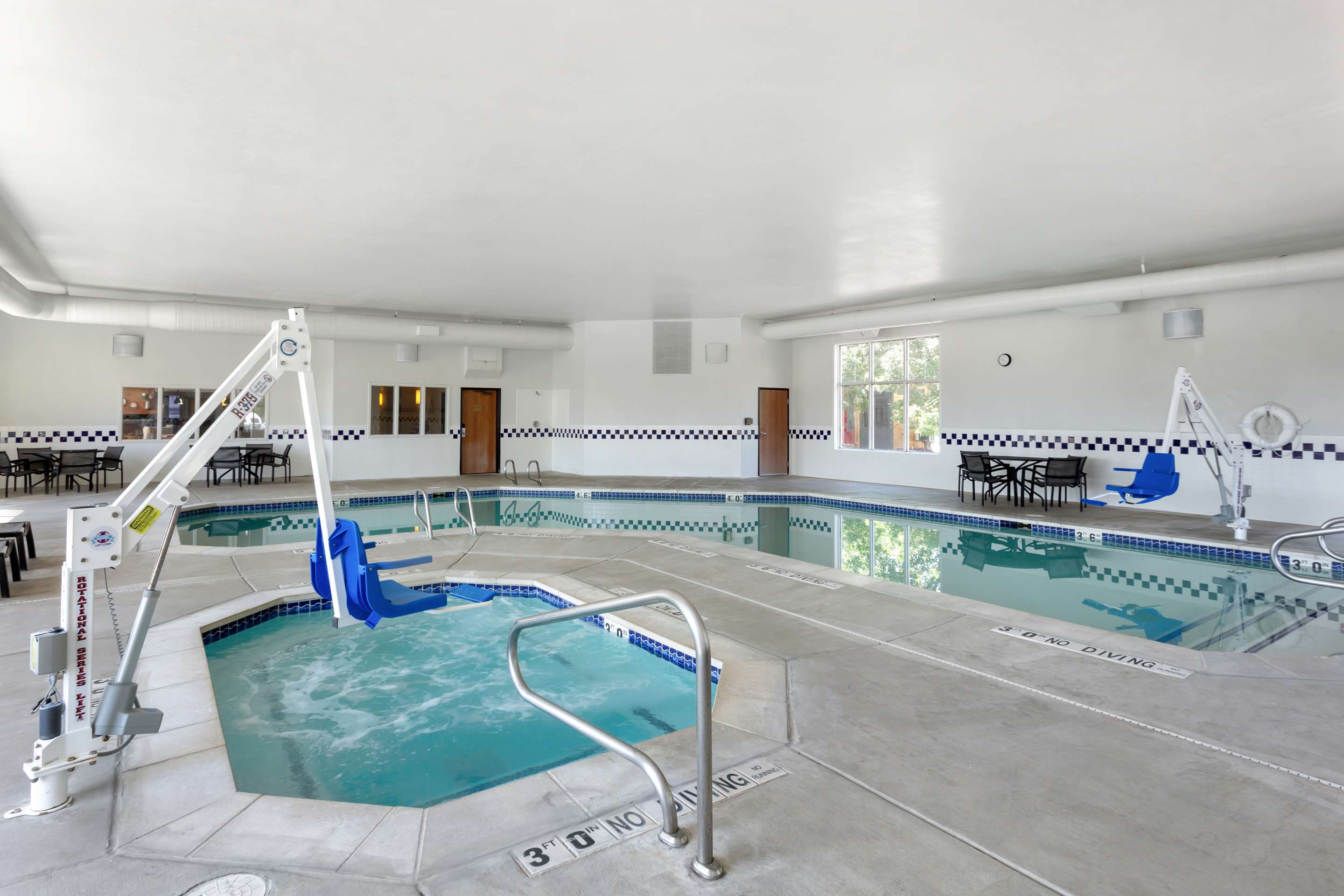 Indoor Pool | BEST WESTERN Holiday Hills