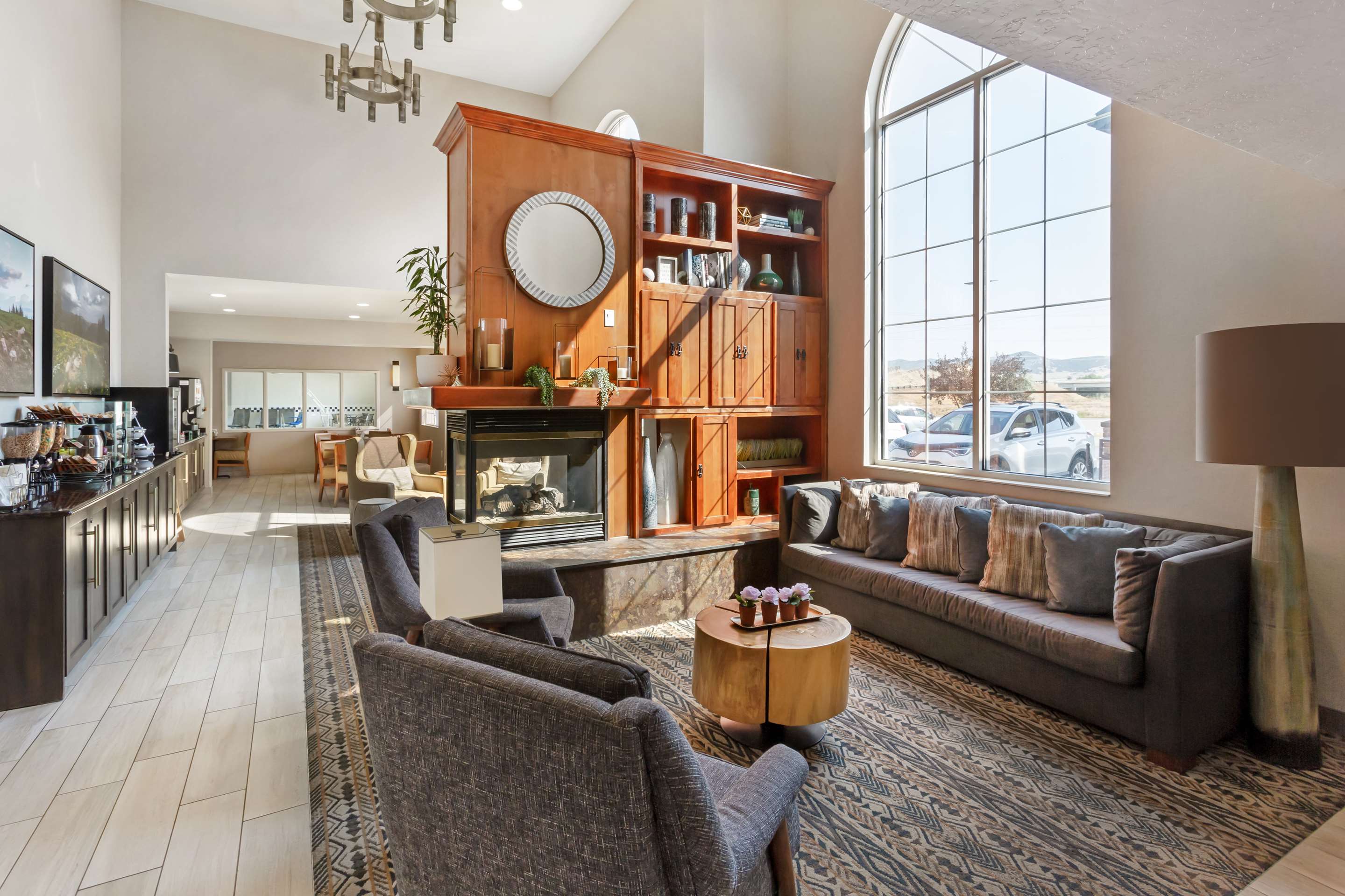 Lobby | BEST WESTERN Holiday Hills