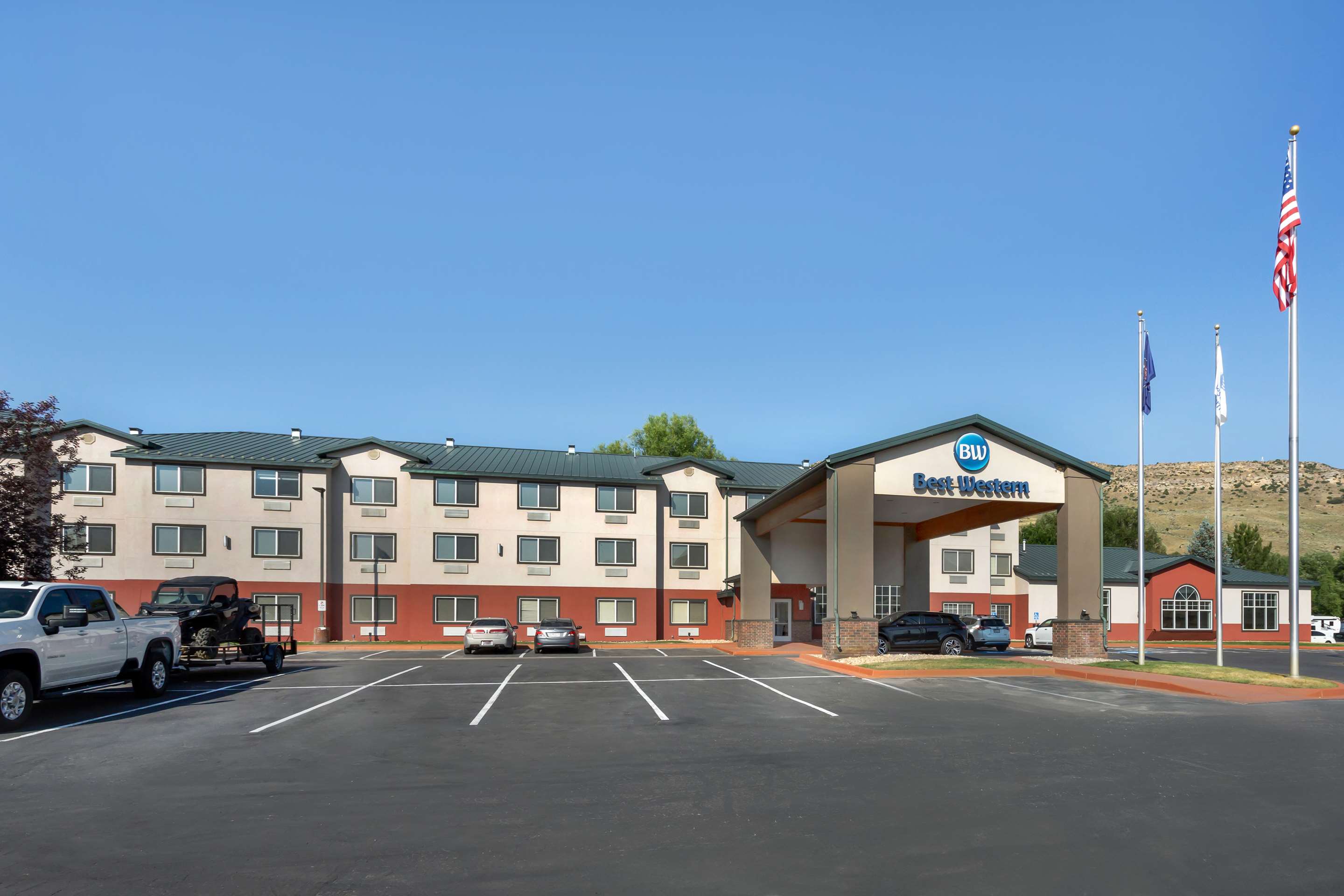 Exterior | BEST WESTERN Holiday Hills