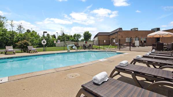 Pool - Best Western Hotel Leesburg