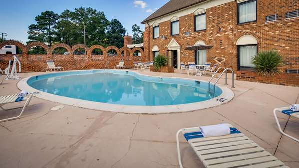 Pool - Best Western Plus Governors Inn Richmond