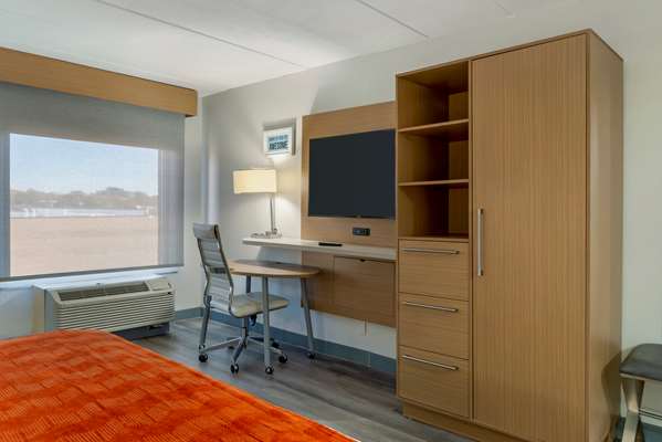  - Best Western Plus Executive Hotel Richmond - I-64, Exits 183 &183C