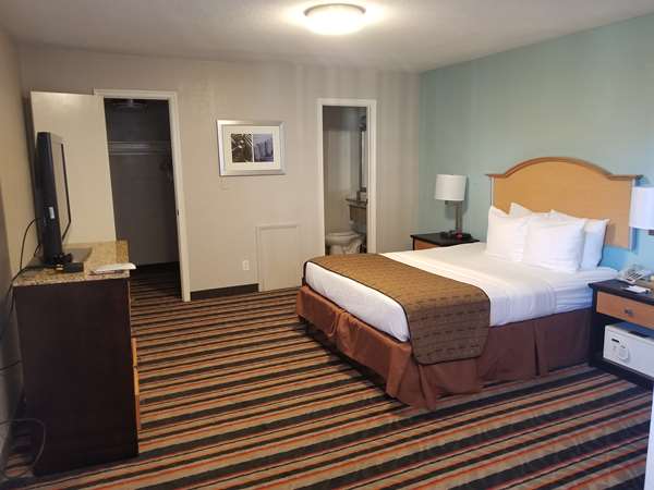 Suite - Best Western Plus Holiday Sands Inn & Suites Norfolk