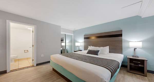 Suite - Best Western Plus Holiday Sands Inn & Suites Norfolk