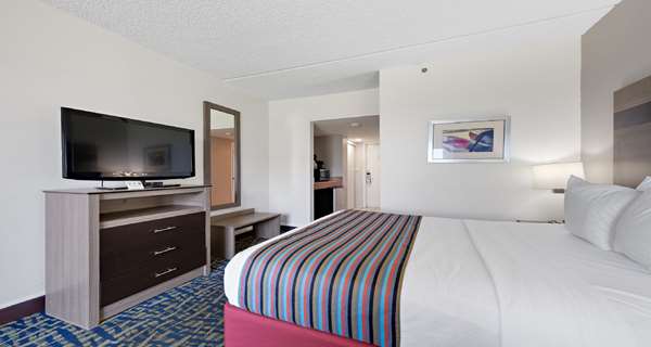  - Best Western Plus Holiday Sands Inn & Suites Norfolk
