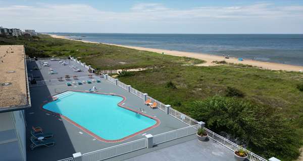 Pool - Best Western Plus Holiday Sands Inn & Suites Norfolk