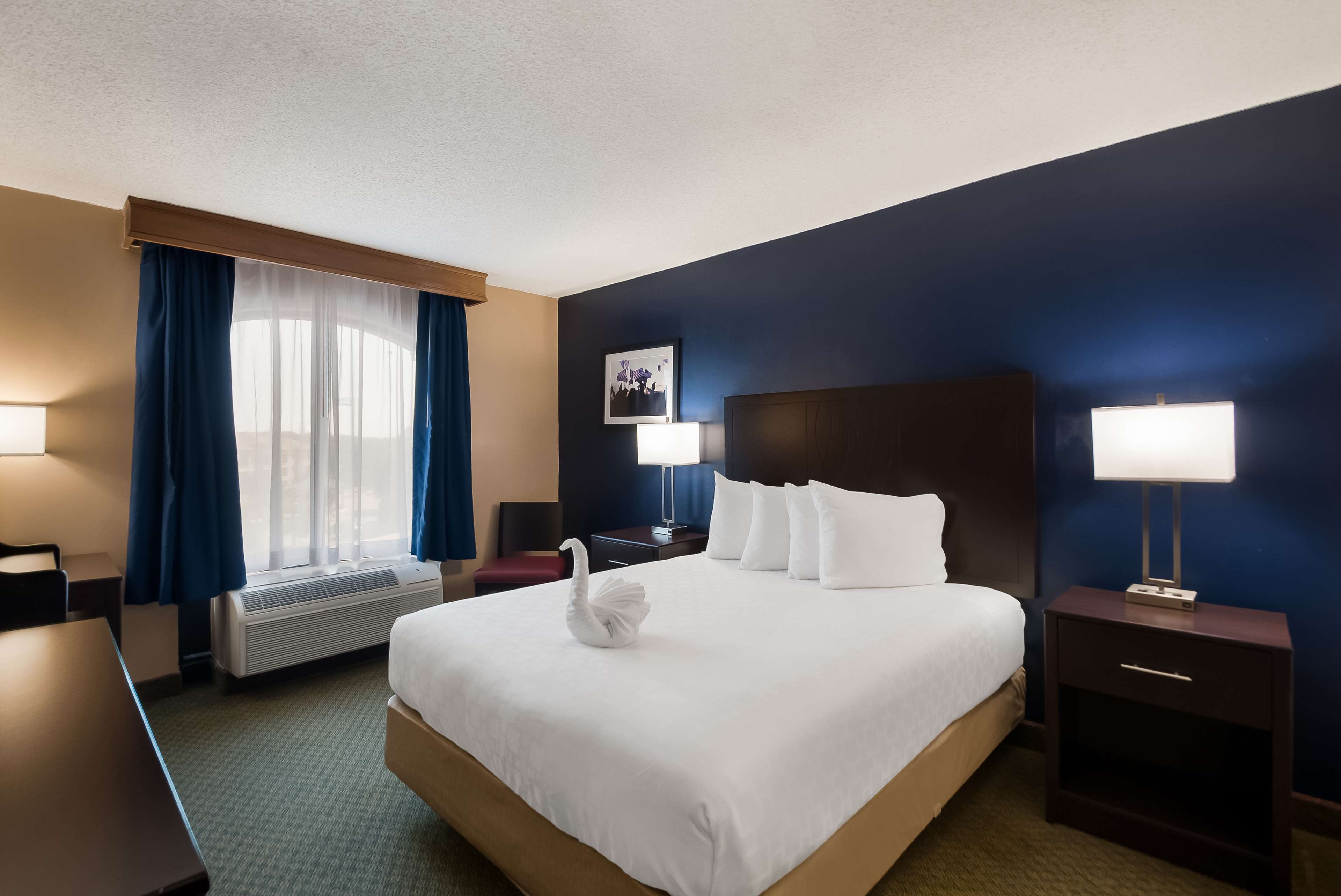Best Western Springfield Room Type - Accessible - 1 Queen, Mobility Accessible, Communication Assistance, Bathtub, Work Desk, Refrigerato Best Western Springfield Room Type - Accessible - 1 Queen, Mobility Accessible, Communication Assistance, Bathtub, Work Desk, Refrigerato
