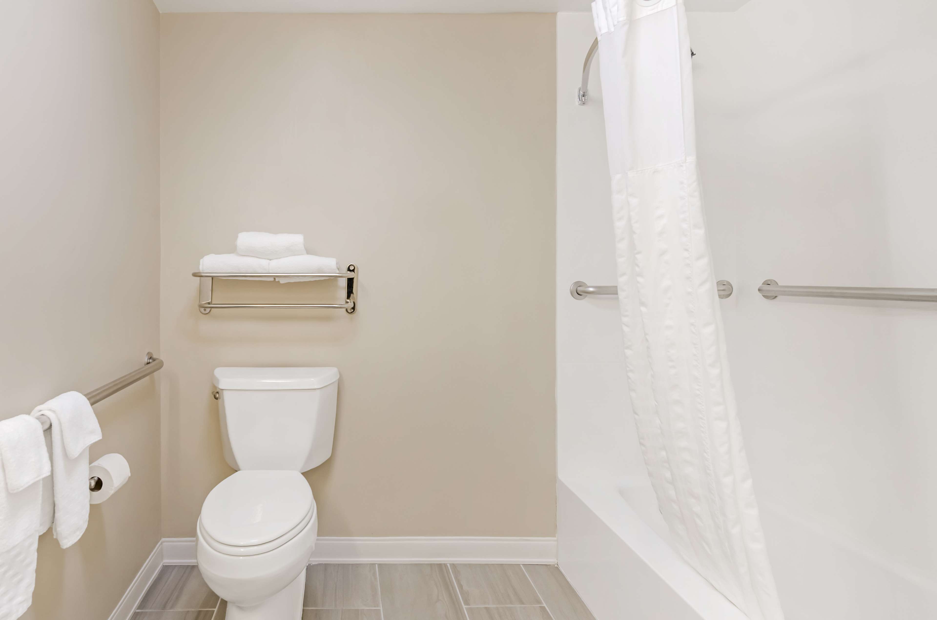 Best Western Lexington Inn Room Type - Accessible - 1 Queen, Mobility Accessible, Communication Assistance, Bathtub, Microwave And Mini-Ref