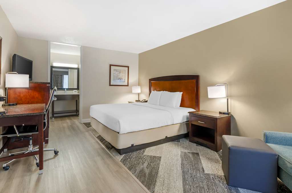 Best Western Lexington Inn-guestroom-Guest Room,On-Site.jpg