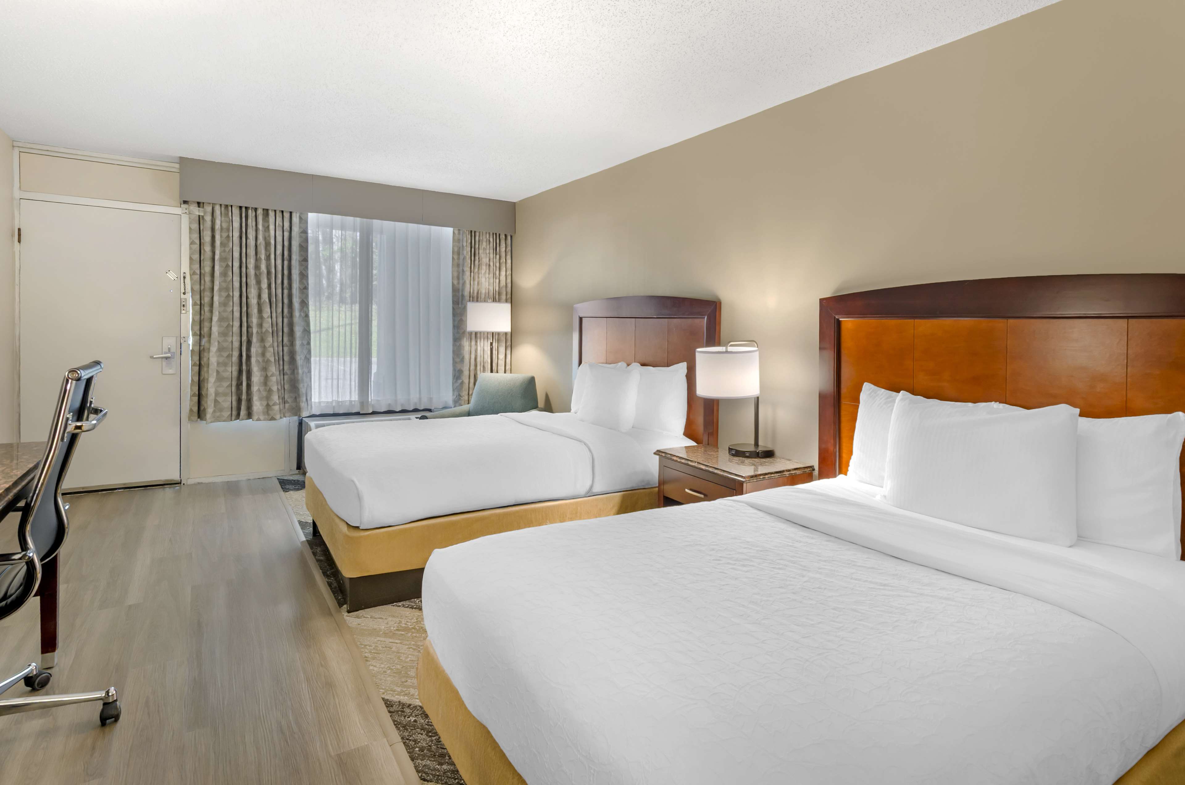 Best Western Lexington Inn Room Type - 2 Double Beds, Non-Smoking, Work Desk, Microwave And Mini-Refrigerator, Wi-Fi, Full Breakfast