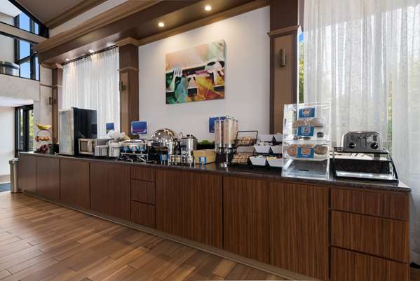 Amenities - Best Western Hampton Coliseum Inn