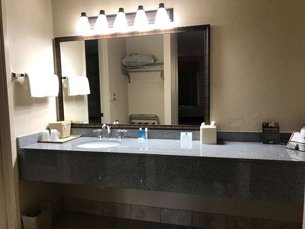  - Best Western Lakewood Motor Inn