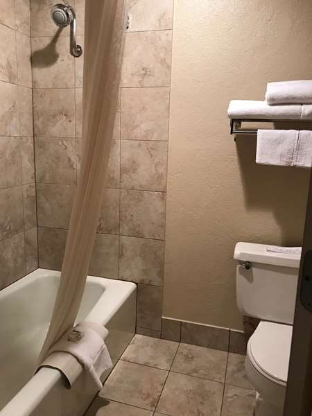  - Best Western Lakewood Motor Inn