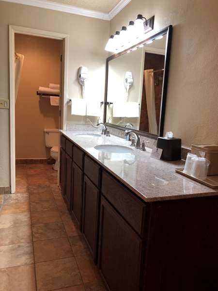  - Best Western Lakewood Motor Inn