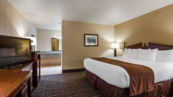  - Best Western Lakewood Motor Inn