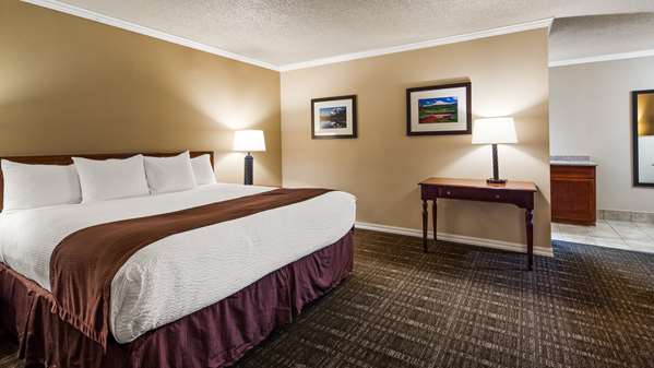 Suite - Best Western Lakewood Motor Inn