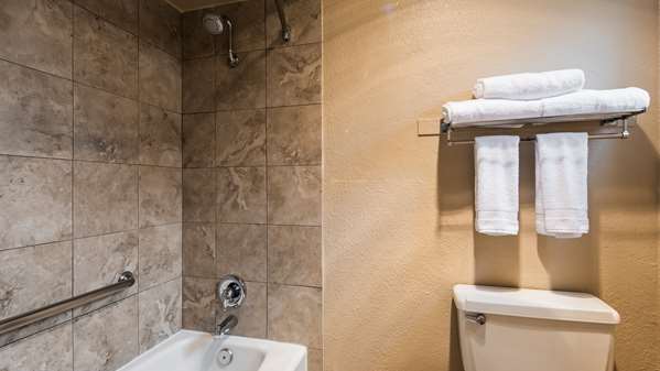  - Best Western Lakewood Motor Inn