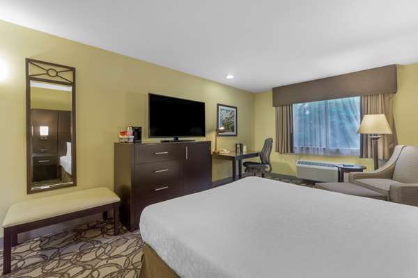  - Best Western Plus Plaza by the Green Inn Kent