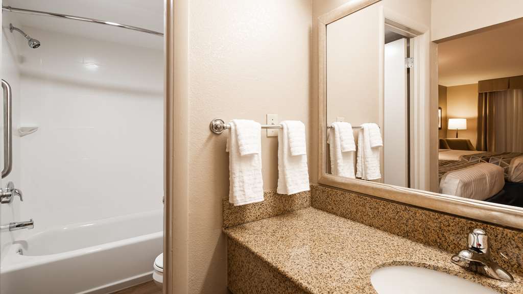 Best Western Annapolis-guestroom-Guest Room,Bathroom,On-Site.jpg