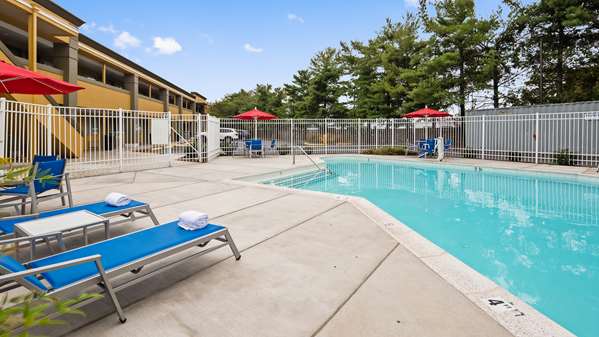 Pool - Best Western Annapolis Hotel