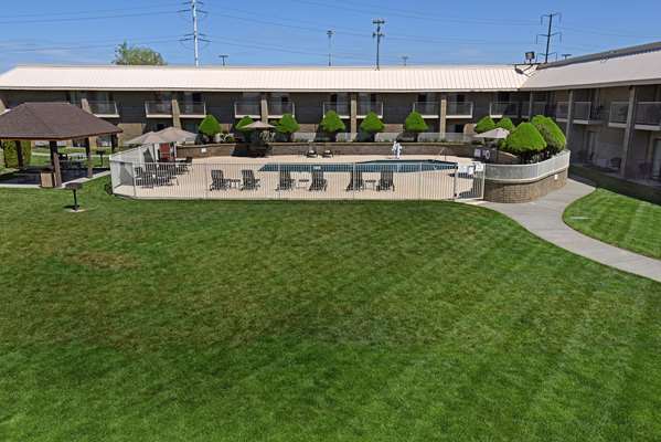 Pool - Best Western Plus Ahtanum Inn Yakima - I-82, Exit 36