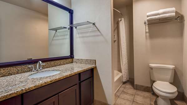  - Best Western Plus Ahtanum Inn Yakima - I-82, Exit 36