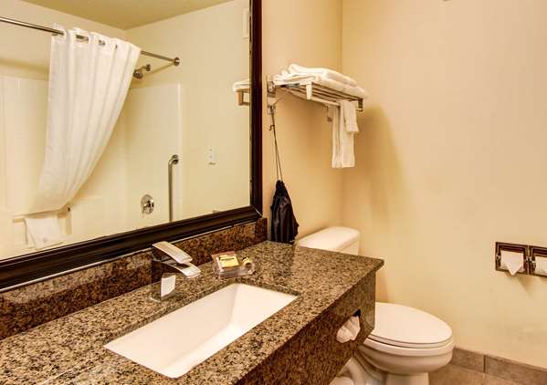  - Best Western Plus Vancouver Mall Hotel & Suites - I-205, Exit 30