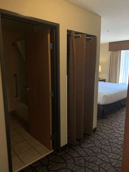  - Best Western Plus Vancouver Mall Hotel & Suites - I-205, Exit 30