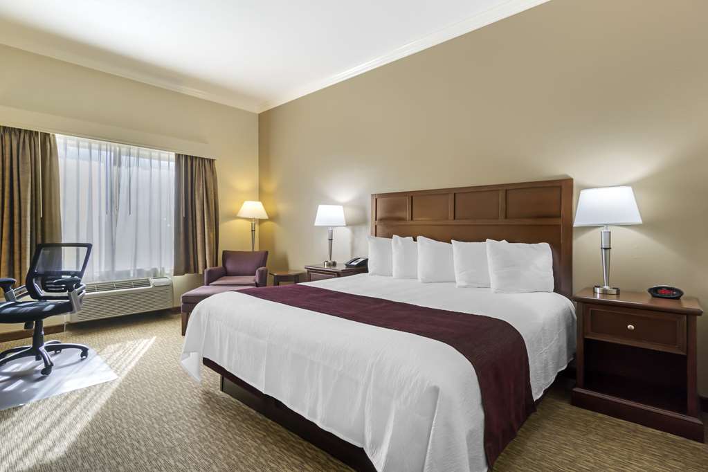 Best Western Plus Grapevine Inn-guestroom-Guest Room,On-Site.jpg