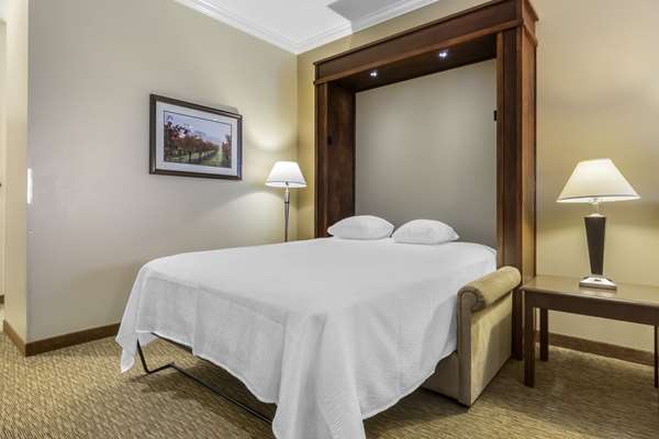  - Best Western Plus Grapevine Inn Sunnyside