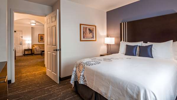 Suite - Best Western Plus Edmonds Harbor Inn