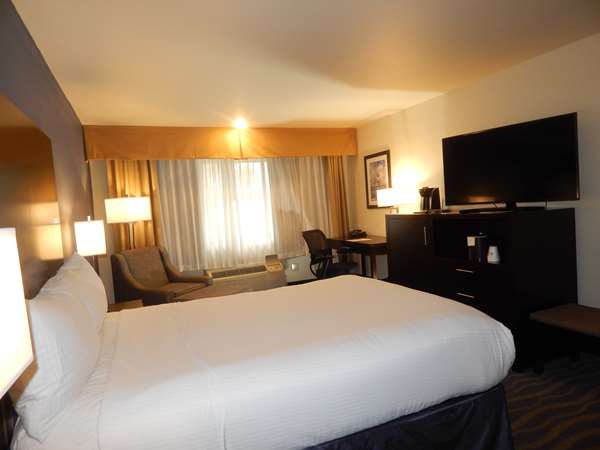  - Best Western Plus Edmonds Harbor Inn