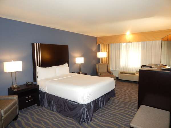  - Best Western Plus Edmonds Harbor Inn