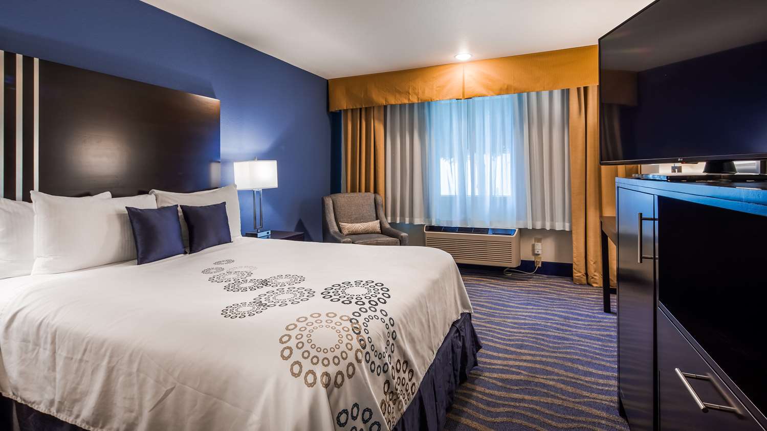 Best Western Plus Edmonds Harbor Inn, WA - See Discounts