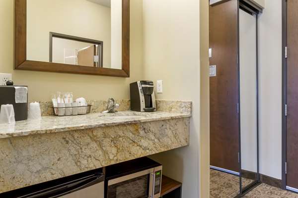  - Best Western Plus Lacey Inn & Suites - I-5, Exit 111