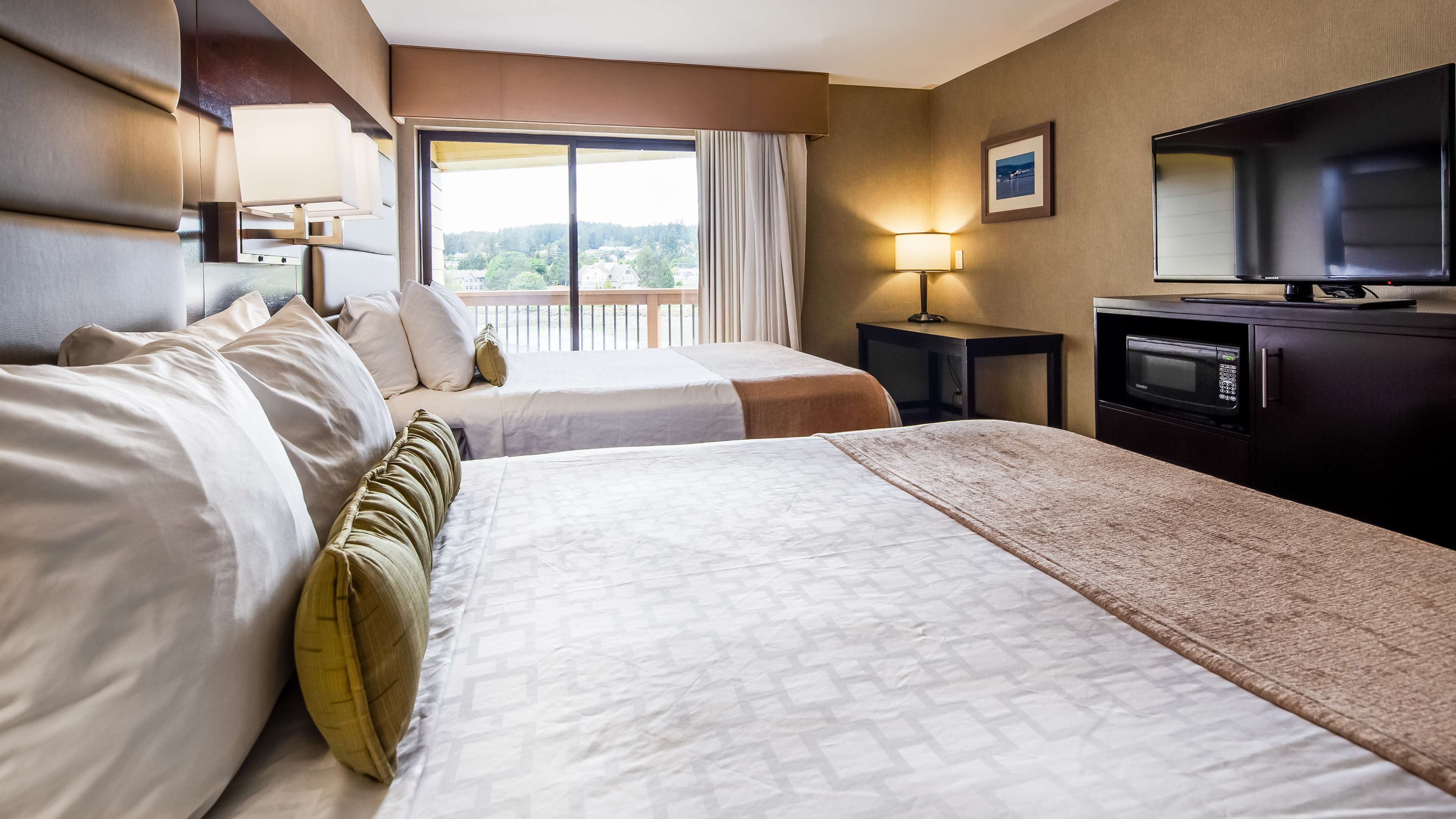 Best Western Plus Silverdale Beach Hotel Room Type - 2 Queen Beds, Non-Smoking, Partial Water View, Balcony, Microwave And Refrigerator Best Western Plus Silverdale Beach Hotel Room Type - 2 Queen Beds, Non-Smoking, Partial Water View, Balcony, Microwave And Refrigerator