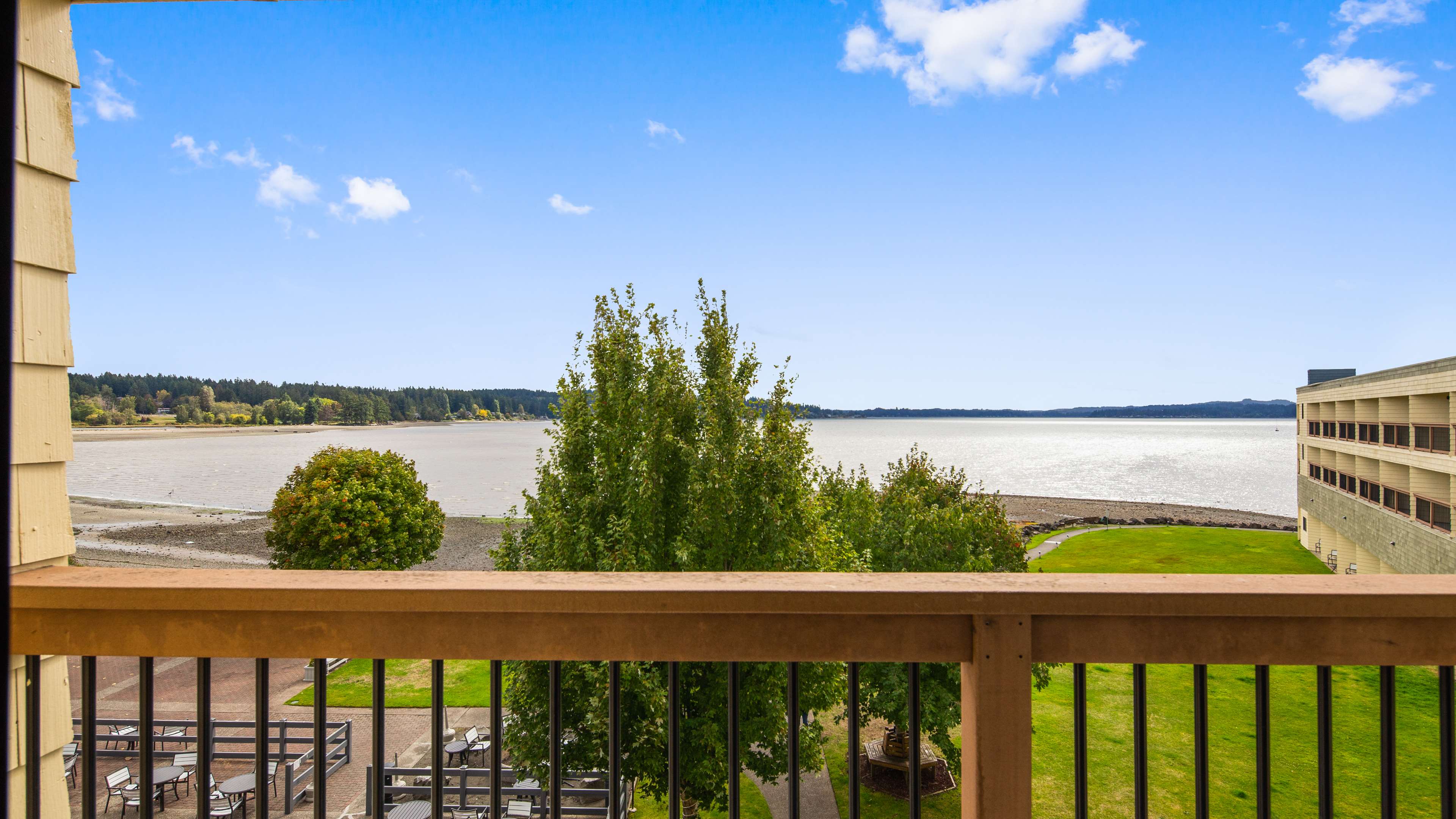 Best Western Plus Silverdale Beach Hotel Room Type - 1 King Bed, Non-Smoking, Water View, Balcony, Sofabed, Safe, Flat Screen Television Best Western Plus Silverdale Beach Hotel Room Type - 1 King Bed, Non-Smoking, Water View, Balcony, Sofabed, Safe, Flat Screen Television