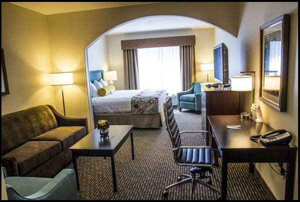Suite - Best Western Plus Dayton Hotel & Suites