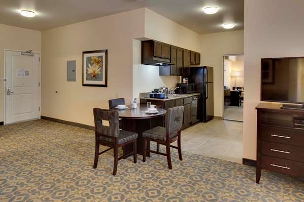 Suite - Best Western Plus Arlington Hotel - I-5, Exit 206