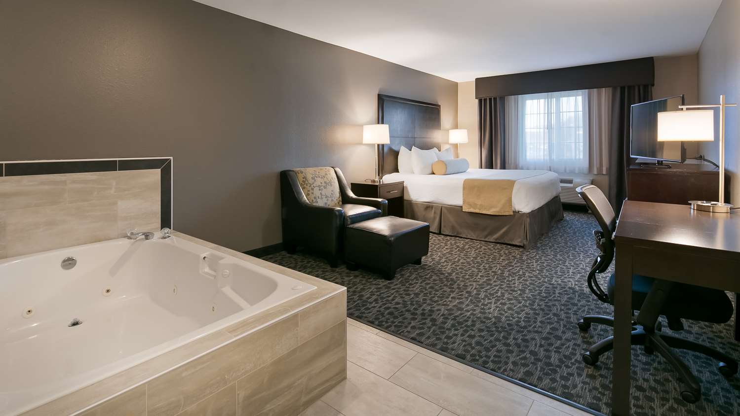 Best Western Plus Hotel Aberdeen, WA See Discounts