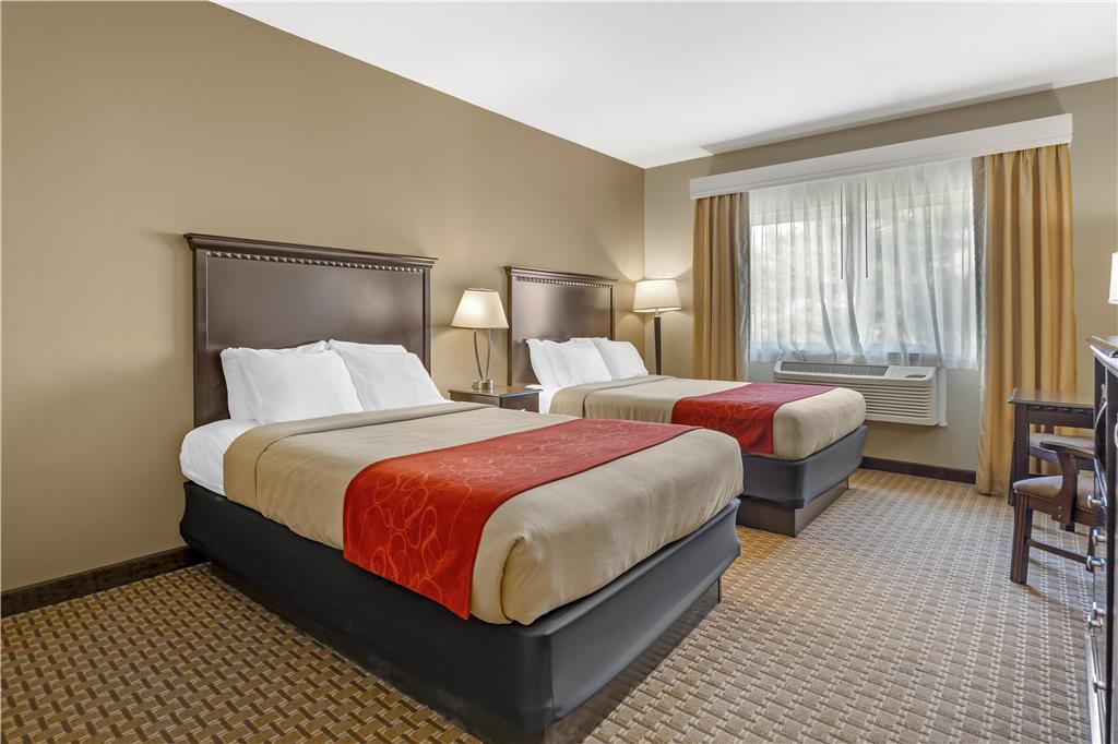 Best Western Plus Vintage Valley Inn-guestroom-Guest Room,Bed,Queen bed,Guest Room Amenity,Coffee/tea facilities,Mini-Refrigerator,TV and multimedia,On-Site,Telephone,Family,Iron/Ironing Board,Microwave,Wardrobe.jpg