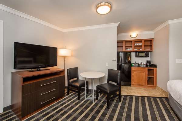  - Best Western Plus Milwaukee West Hotel