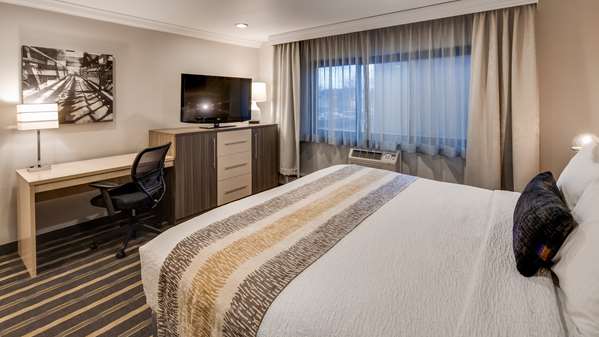  - Best Western Plus Milwaukee West Hotel