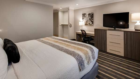  - Best Western Plus Milwaukee West Hotel