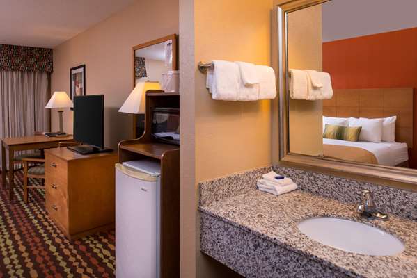  - Best Western Ambassador Inn Wisconsin Dells - I-90 & I-94, Exit 87