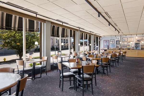 Restaurant - Best Western Riverfront Inn Marinette