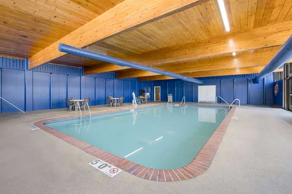 Pool - Best Western Riverfront Inn Marinette